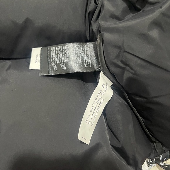The North Face Black and Blue Puffer Jacket - Picture 14 of 15